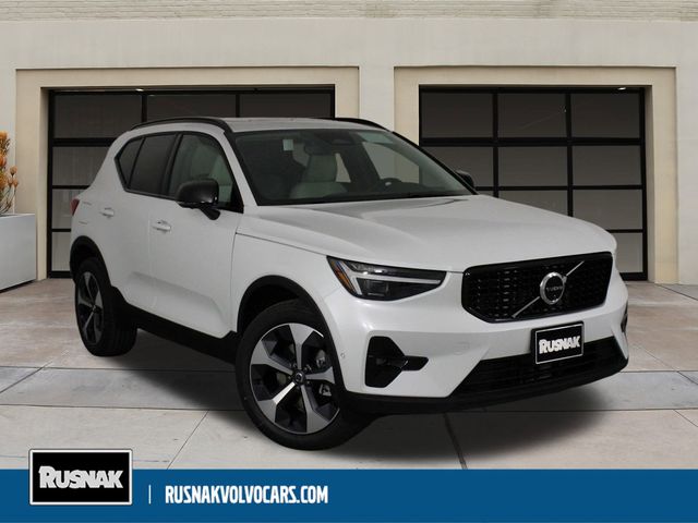 2025 Volvo XC40 Plus Dark Theme