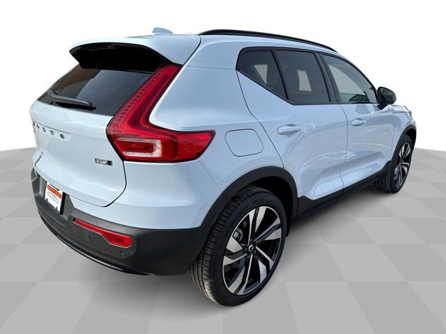 2025 Volvo XC40 Plus Dark Theme