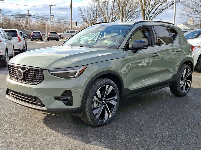 2025 Volvo XC40 Plus Dark Theme