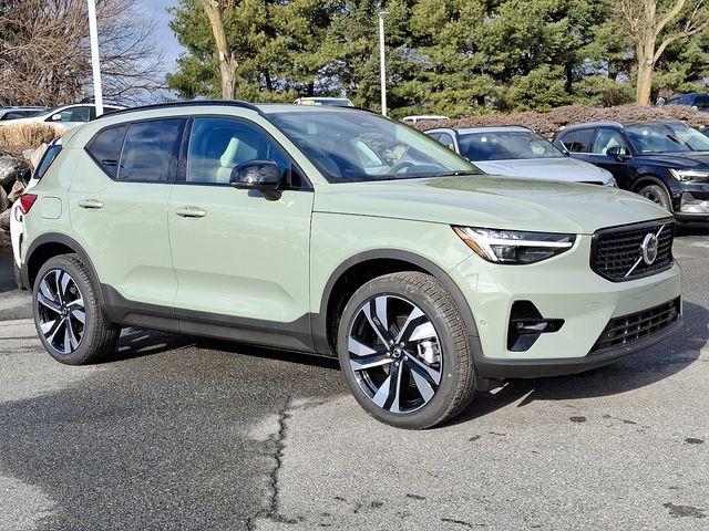 2025 Volvo XC40 Plus Dark Theme