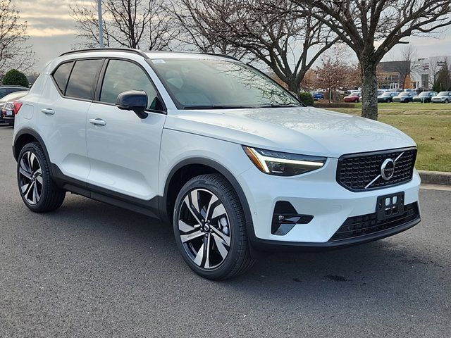 2025 Volvo XC40 Plus Dark Theme