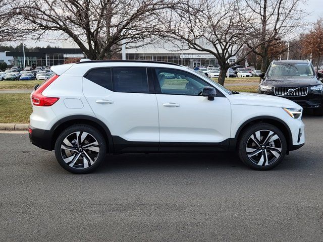 2025 Volvo XC40 Plus Dark Theme