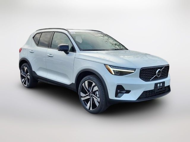 2025 Volvo XC40 Plus Dark Theme