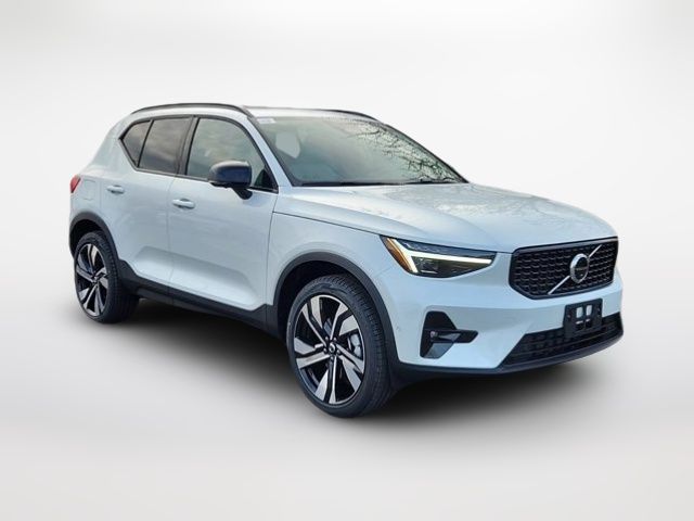 2025 Volvo XC40 Plus Dark Theme