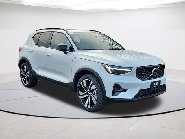 2025 Volvo XC40 Plus Dark Theme