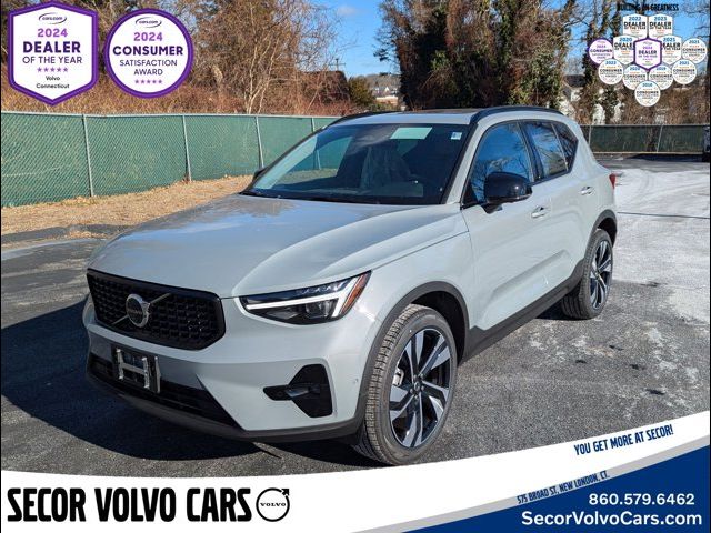 2025 Volvo XC40 Plus Dark Theme