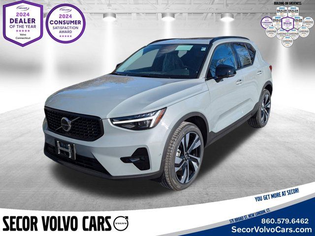 2025 Volvo XC40 Plus Dark Theme