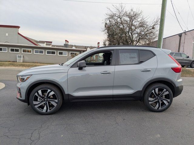 2025 Volvo XC40 Plus Dark Theme