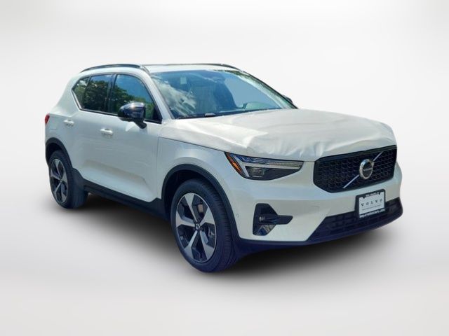 2025 Volvo XC40 Plus Dark Theme