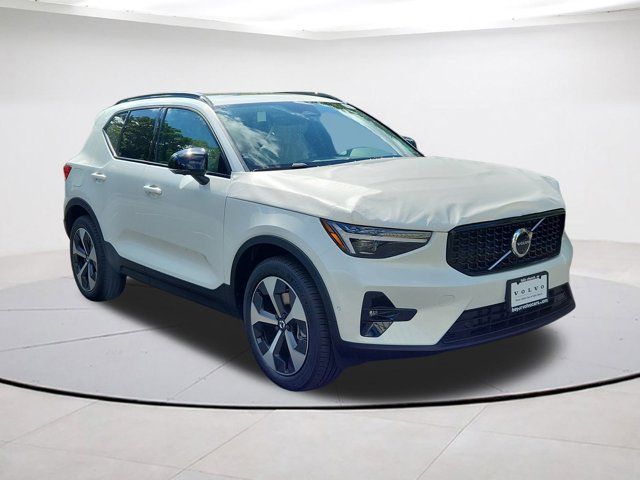 2025 Volvo XC40 Plus Dark Theme