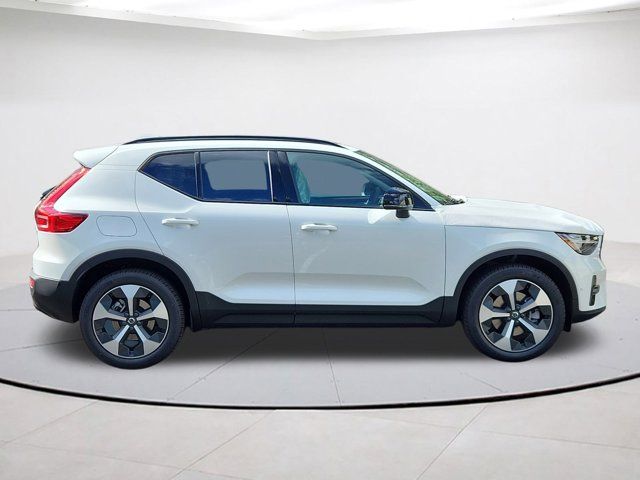 2025 Volvo XC40 Plus Dark Theme