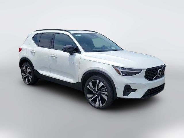 2025 Volvo XC40 Plus Dark Theme