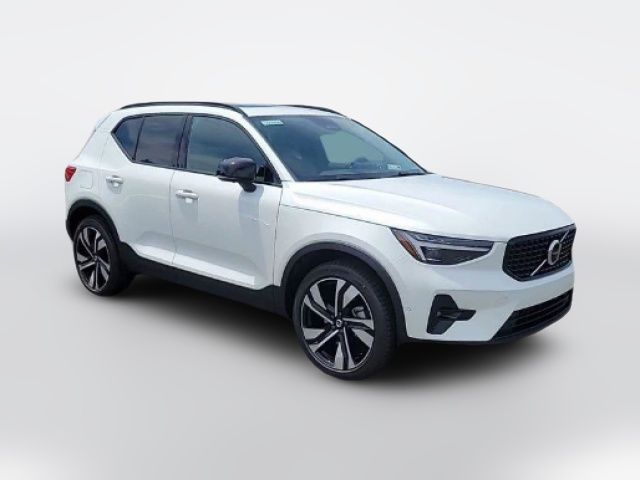 2025 Volvo XC40 Plus Dark Theme