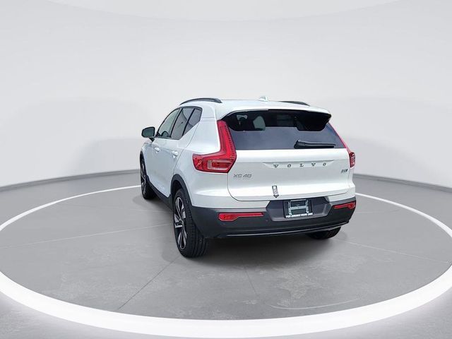 2025 Volvo XC40 Plus Dark Theme