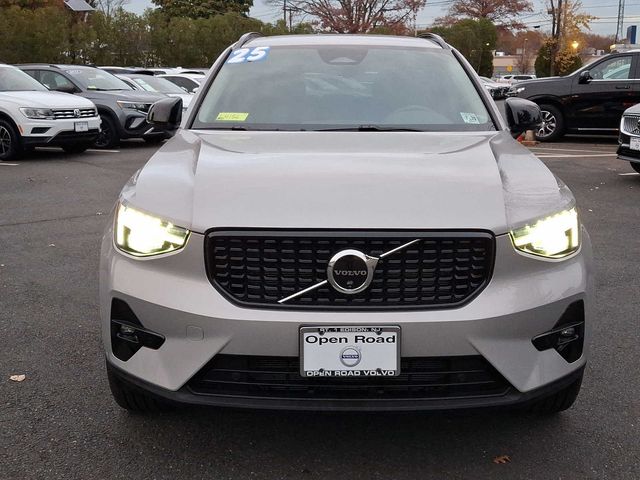 2025 Volvo XC40 Plus Dark Theme