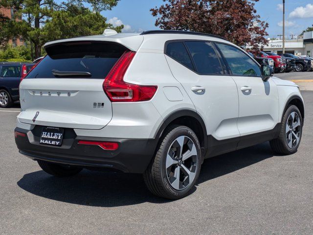 2025 Volvo XC40 Plus Dark Theme