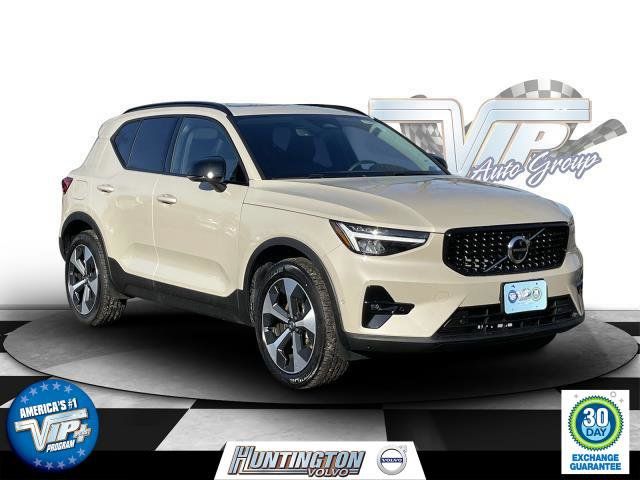 2025 Volvo XC40 Plus Dark Theme