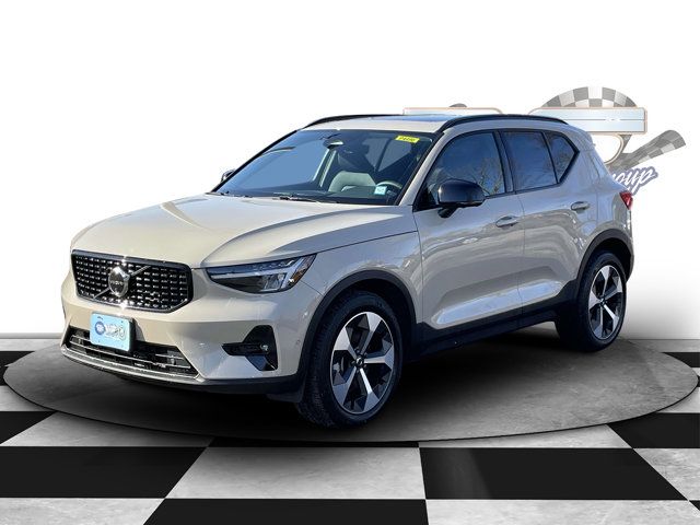 2025 Volvo XC40 Plus Dark Theme