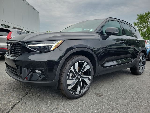 2025 Volvo XC40 Plus Dark Theme