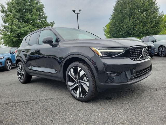 2025 Volvo XC40 Plus Dark Theme