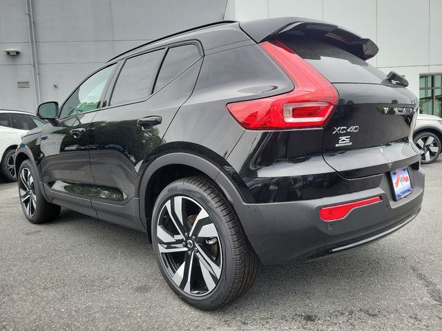 2025 Volvo XC40 Plus Dark Theme