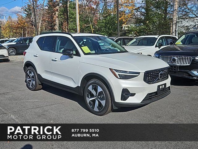 2025 Volvo XC40 Plus Dark Theme