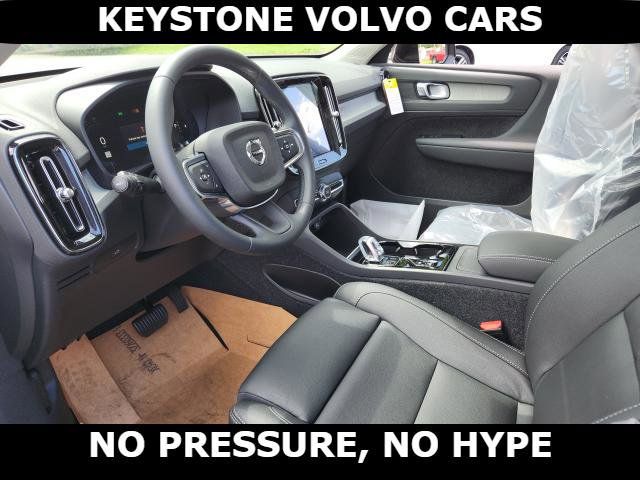 2025 Volvo XC40 Plus Dark Theme