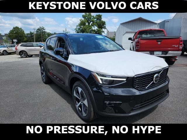 2025 Volvo XC40 Plus Dark Theme