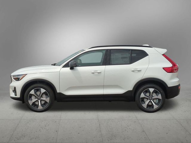 2025 Volvo XC40 Plus Dark Theme