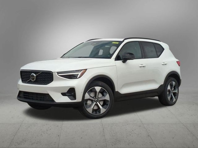 2025 Volvo XC40 Plus Dark Theme