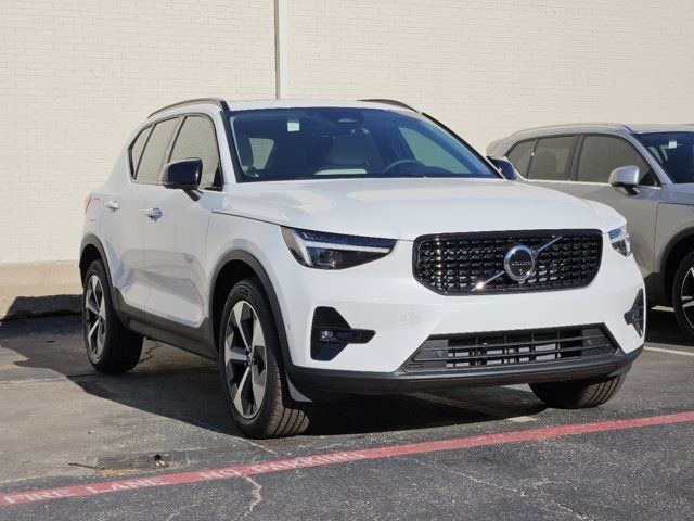 2025 Volvo XC40 Plus Dark Theme