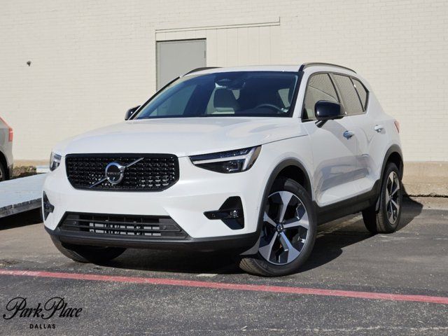 2025 Volvo XC40 Plus Dark Theme