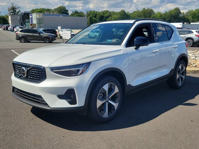 2025 Volvo XC40 Plus Dark Theme