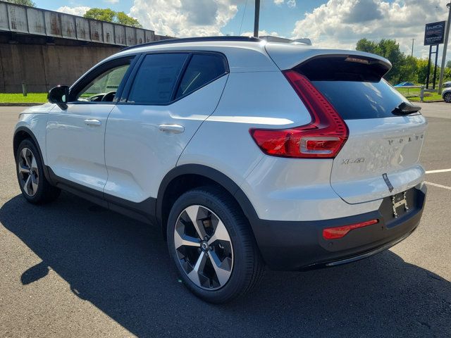 2025 Volvo XC40 Plus Dark Theme