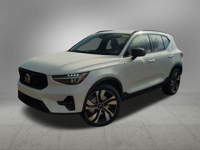 2025 Volvo XC40 Plus Dark Theme