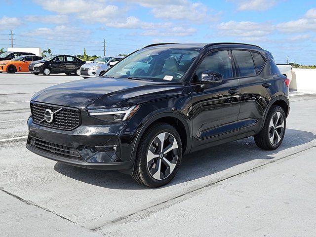 2025 Volvo XC40 Plus Dark Theme