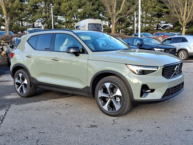 2025 Volvo XC40 Plus Dark Theme