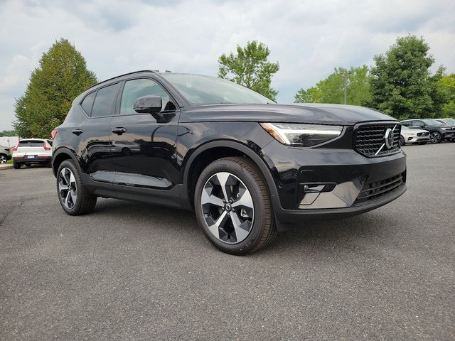 2025 Volvo XC40 Plus Dark Theme