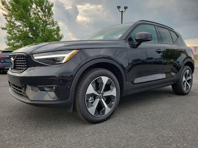 2025 Volvo XC40 Plus Dark Theme