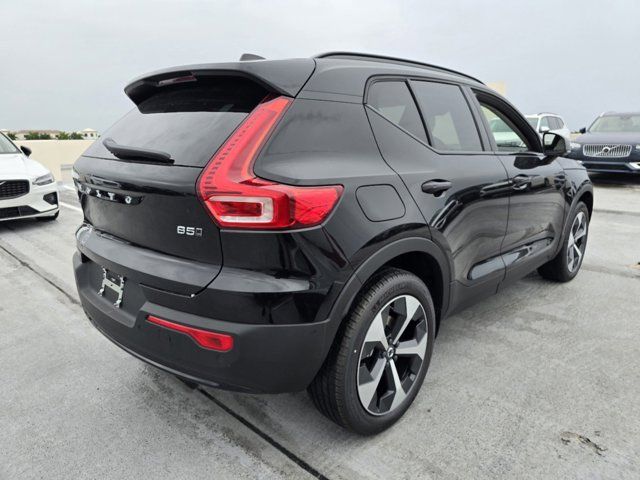 2025 Volvo XC40 Plus Dark Theme