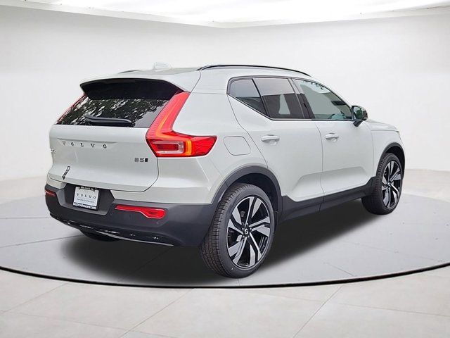 2025 Volvo XC40 Plus Dark Theme