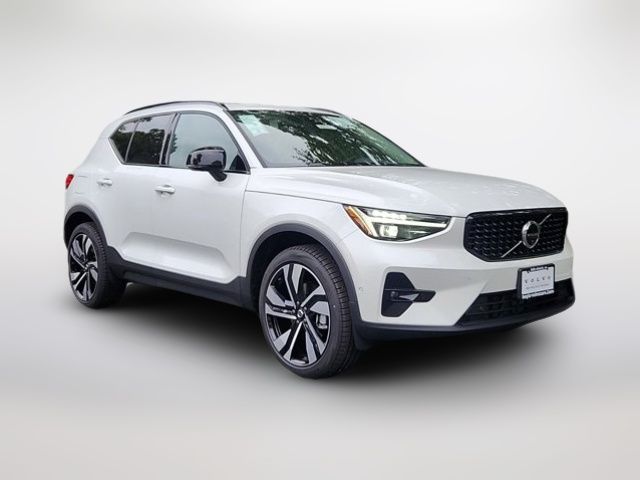 2025 Volvo XC40 Plus Dark Theme