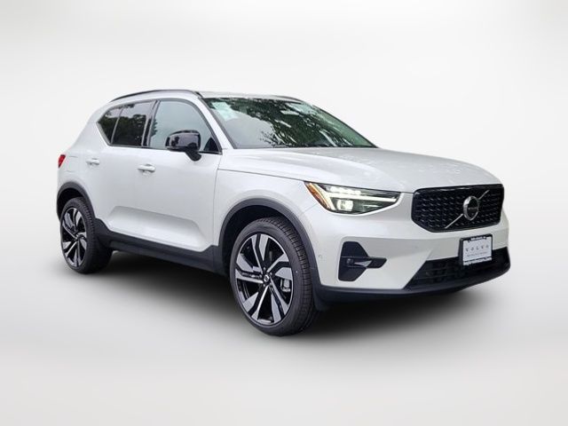 2025 Volvo XC40 Plus Dark Theme