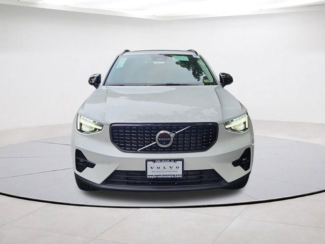 2025 Volvo XC40 Plus Dark Theme