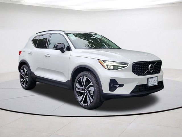 2025 Volvo XC40 Plus Dark Theme