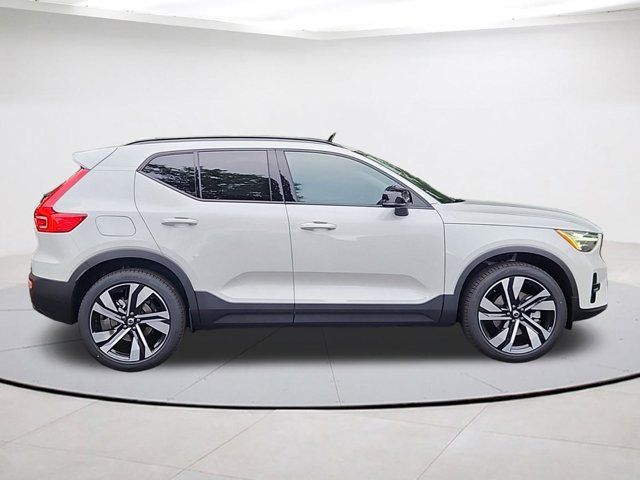 2025 Volvo XC40 Plus Dark Theme