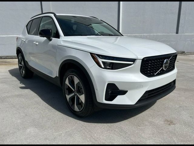 2025 Volvo XC40 Plus Dark Theme