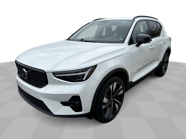 2025 Volvo XC40 Plus Dark Theme