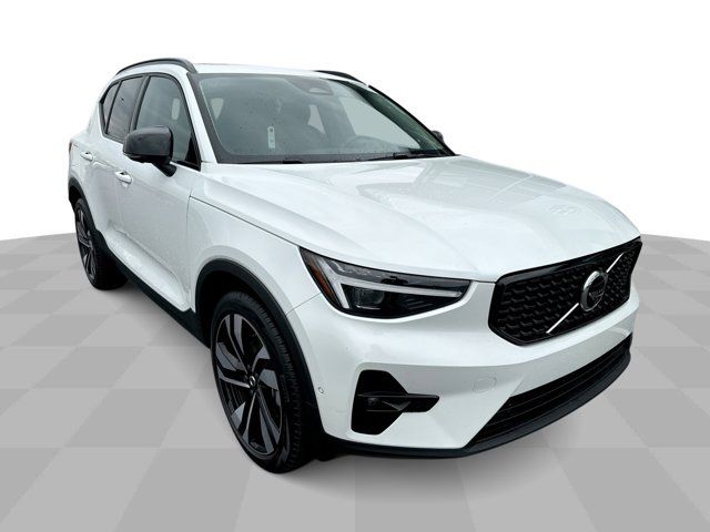 2025 Volvo XC40 Plus Dark Theme