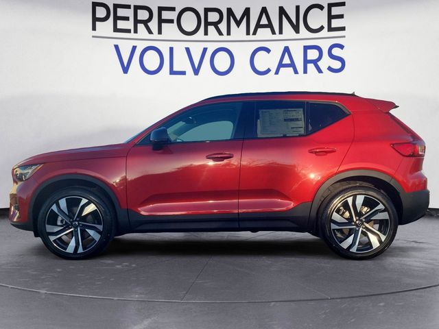 2025 Volvo XC40 Plus Dark Theme